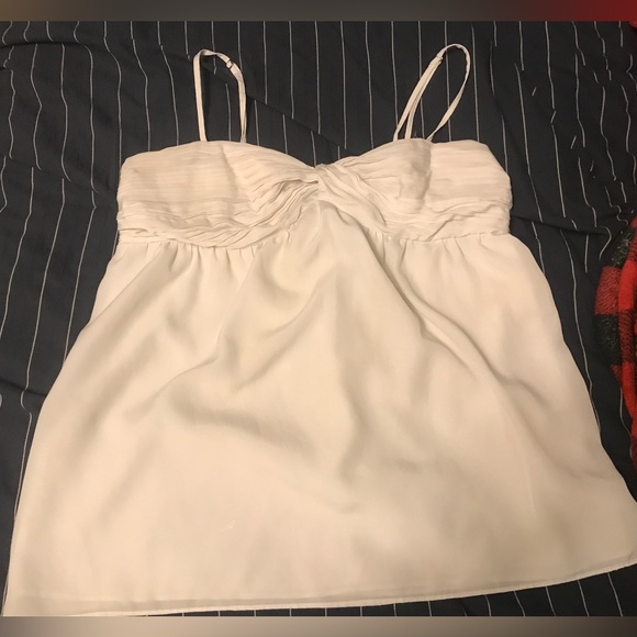 White top - Picture 2 of 3